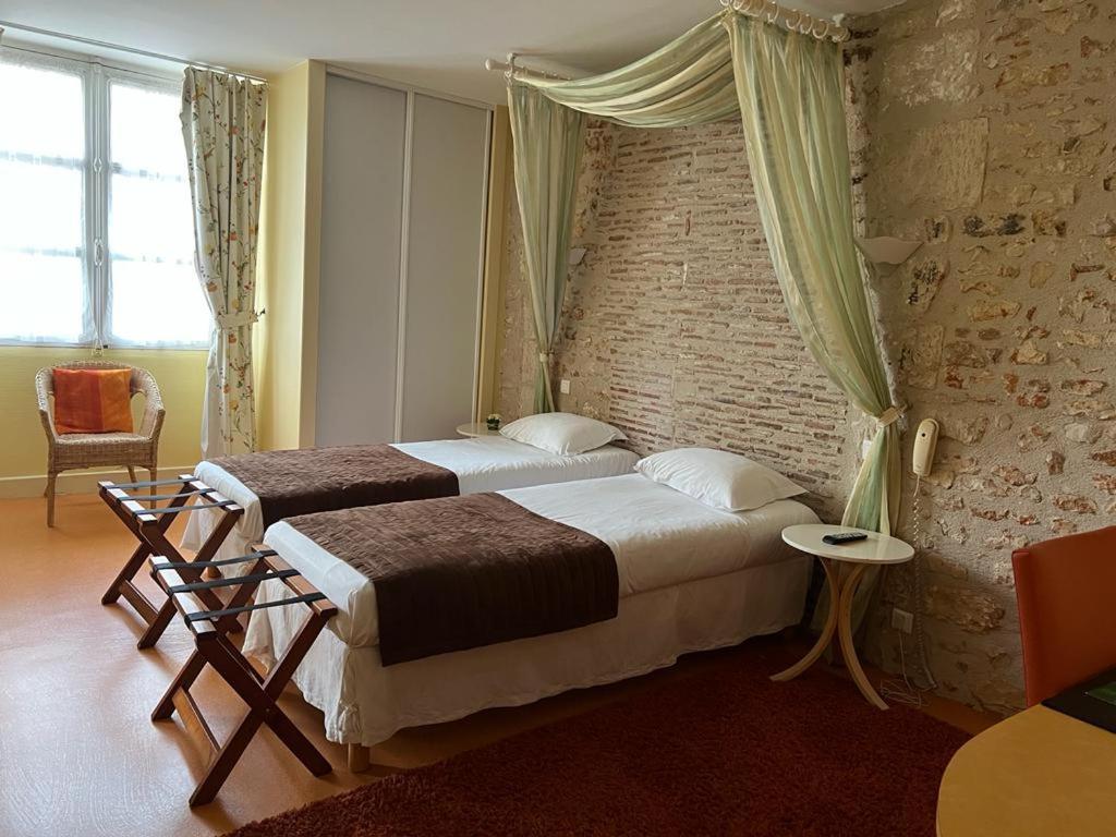 Le Grand Monarque Donzy Hotel Exterior foto